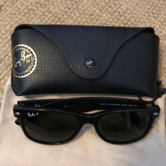 Black polarized Rayban Wayfarer Sunglasses - Picture 2 of 2
